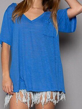 NWT POL Blue V‑Neck Knit Slub Tee – Pocket Loose Fit